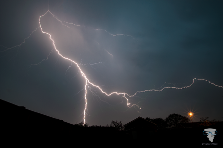 Boom, a cloud-ground lightning strike in Yate